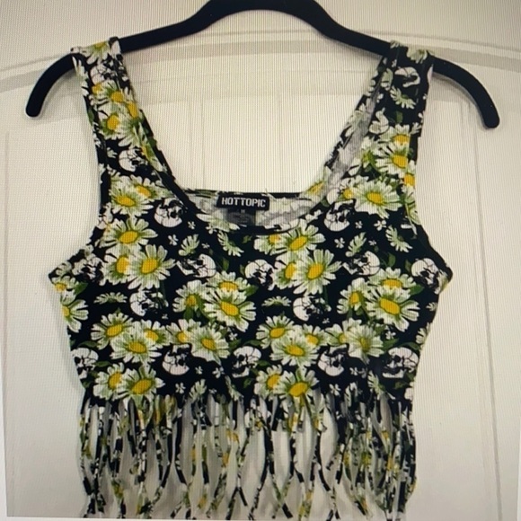 Hot Topic Daisy & Skull Crop Top Size Medium - Picture 1 of 4
